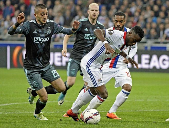 场指挥和球 场指挥和球