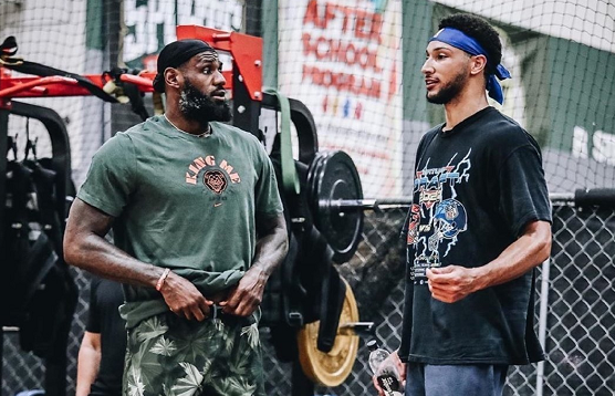 於他的個人 於他的個人